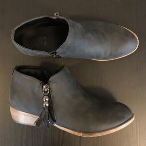 DG low ankle booties